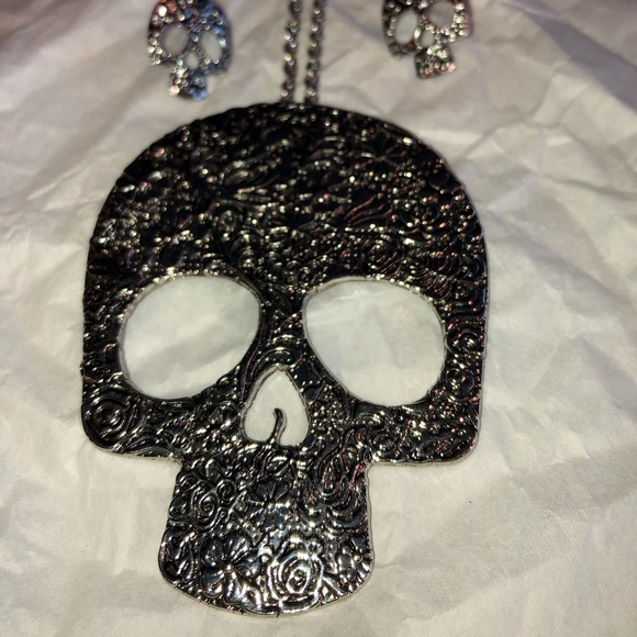 💗Embossed skull necklace and earrings set (NEW)💗 - Picture 2 of 4